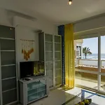Gold Mencia Apartment
