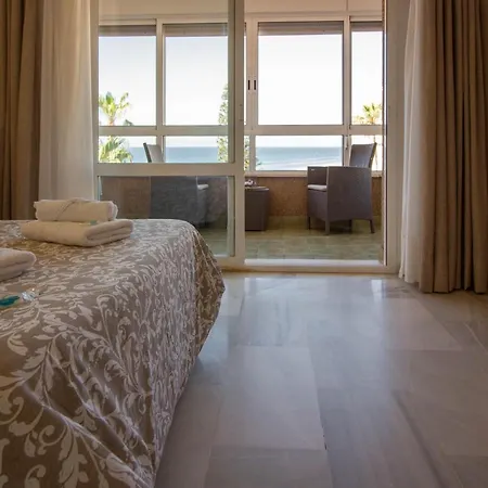 Gold Mencia Apartment